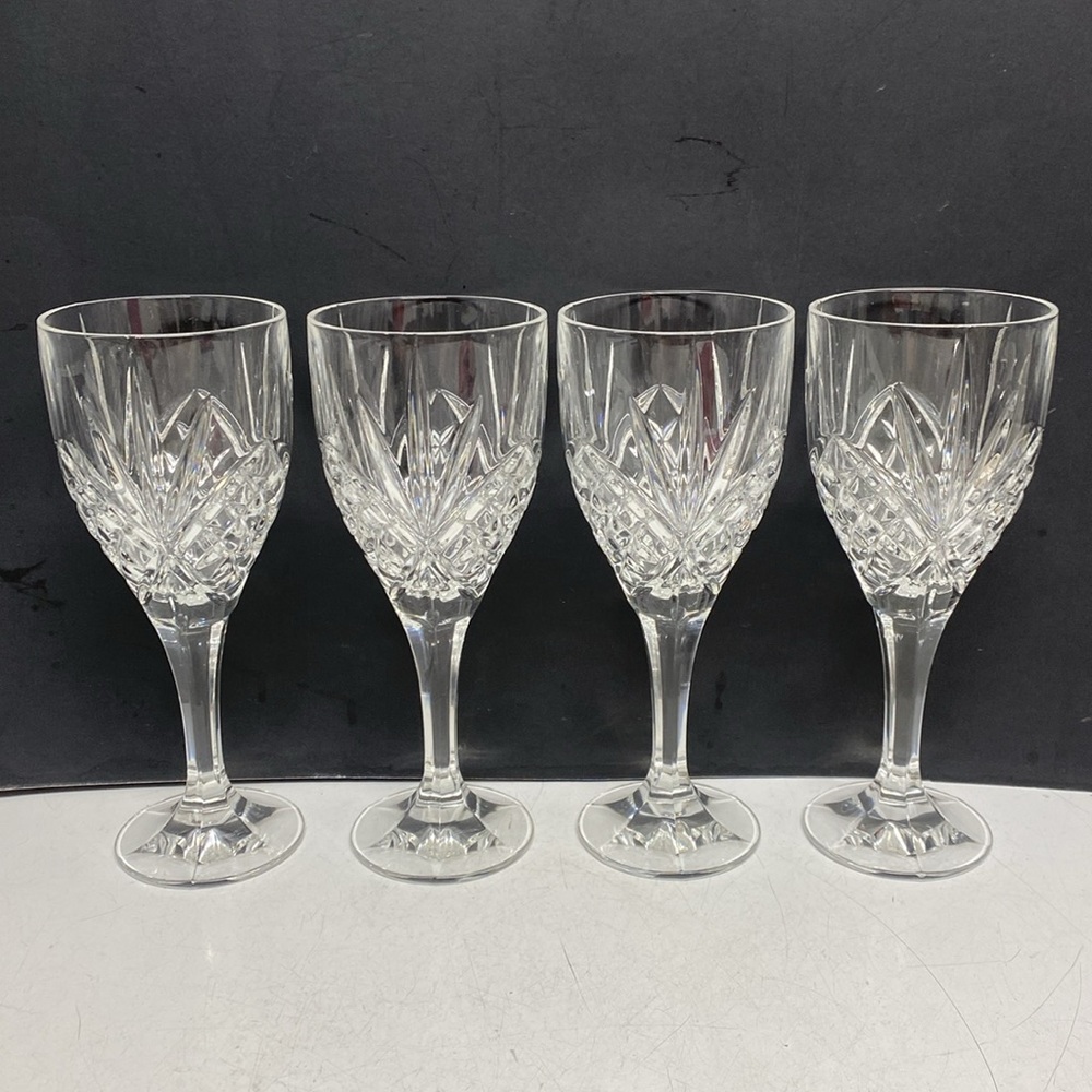 Godinger Dublin Shannon Stemmed Round Wine Glasses Set of Four